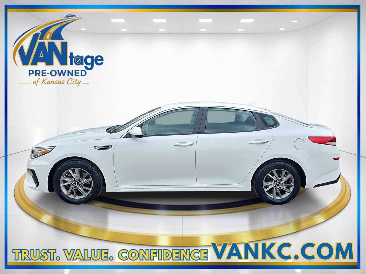 Used 2019 Snow White Pearl Kia LX image 10