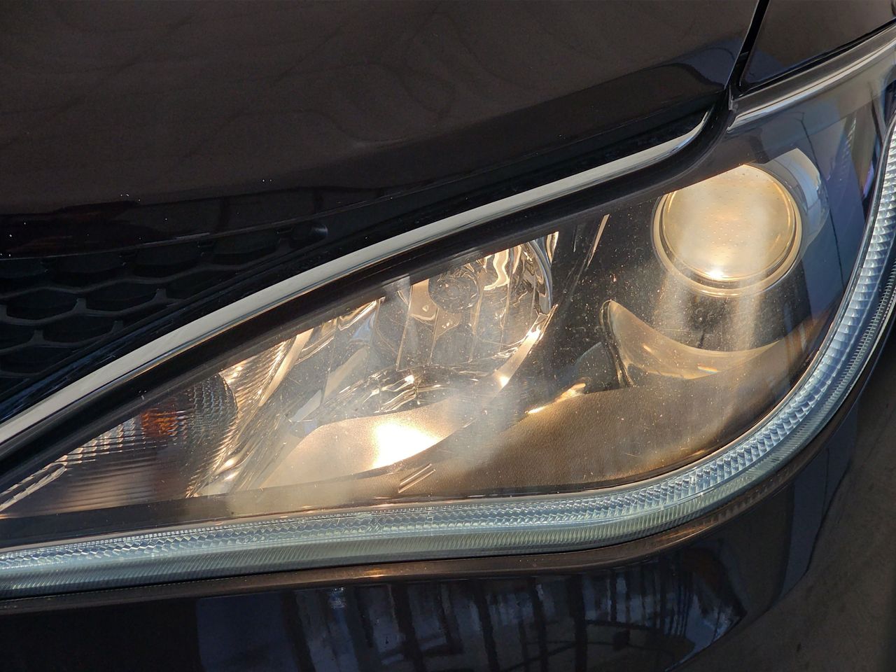 Used 2017 Dark Cordovan Pearlcoat Chrysler Touring L image 37