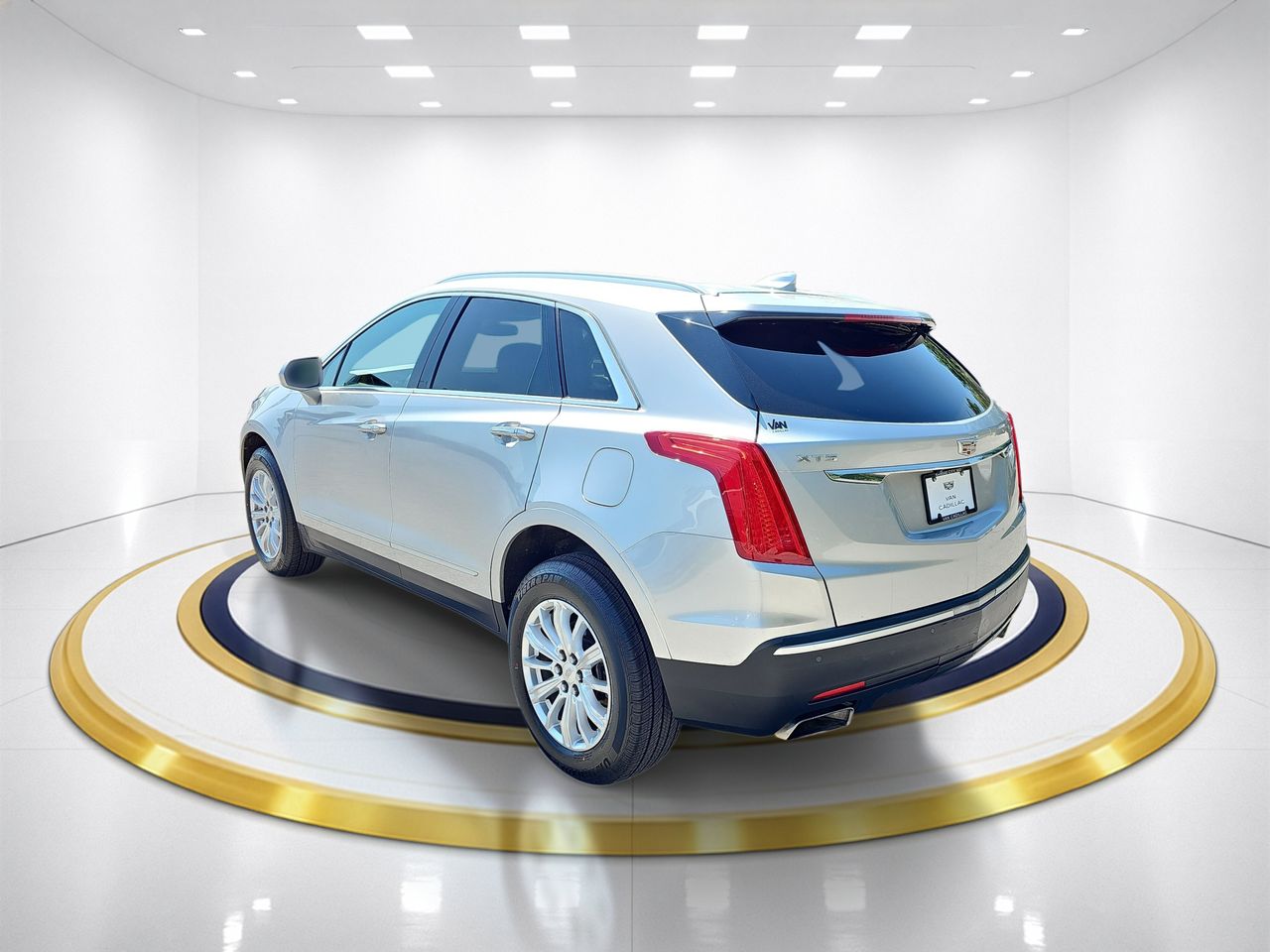 Used 2017 Radiant Silver Metallic Cadillac Base image 7
