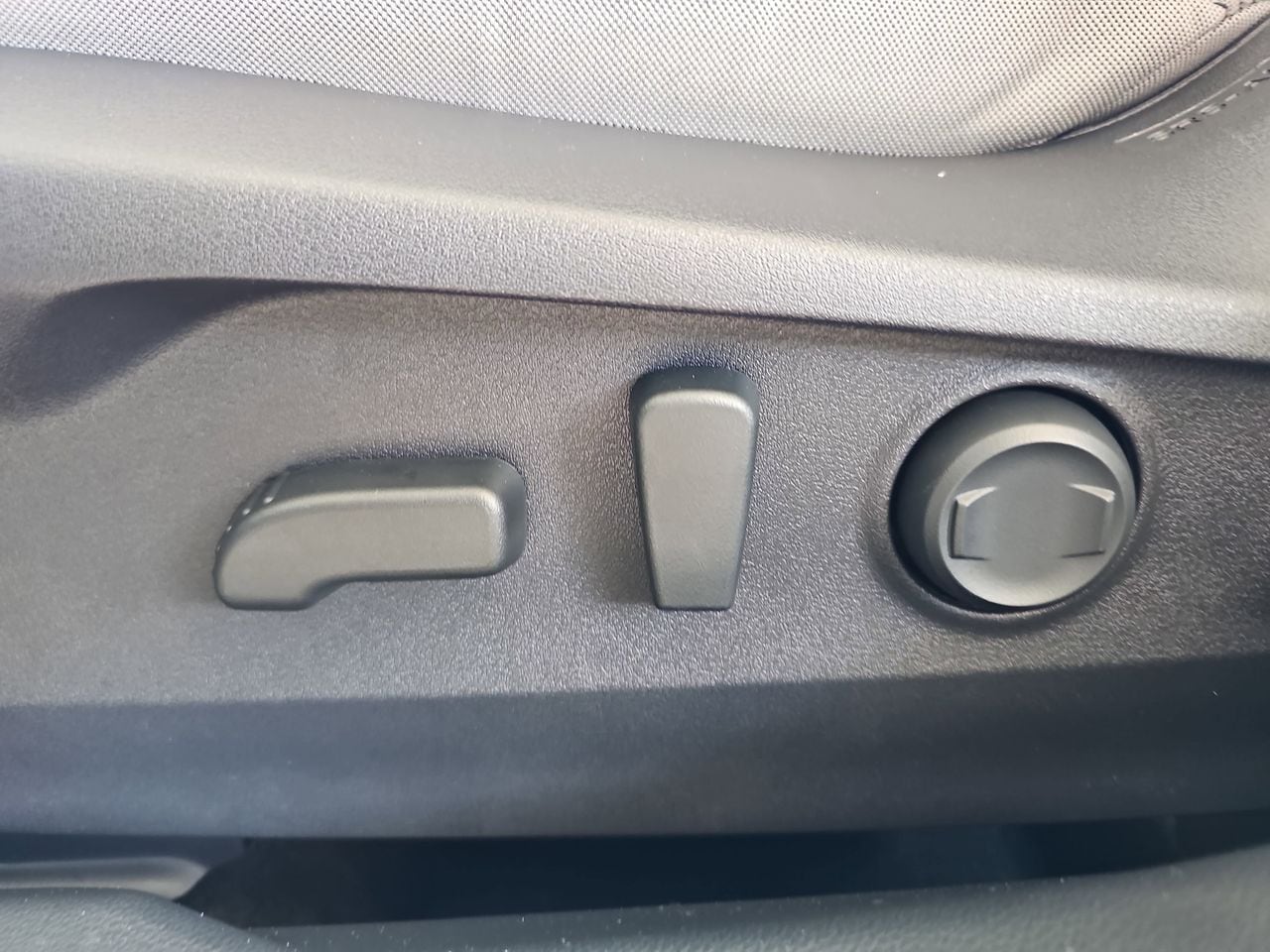 Certified Used 2025 Gray Metallic Subaru Premium image 33