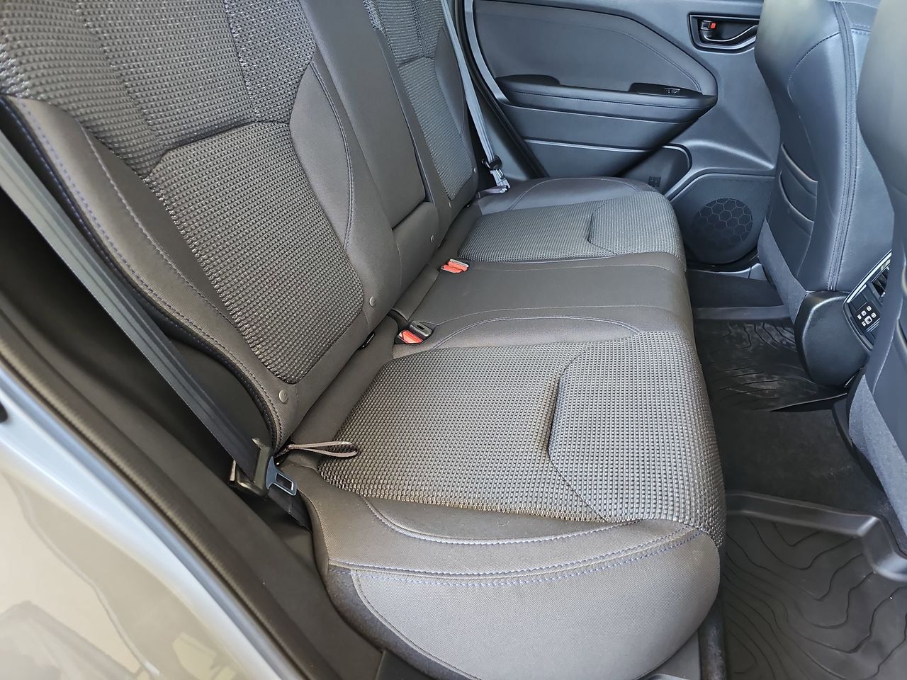 Used 2025 River Rock Pearl Subaru Premium image 18