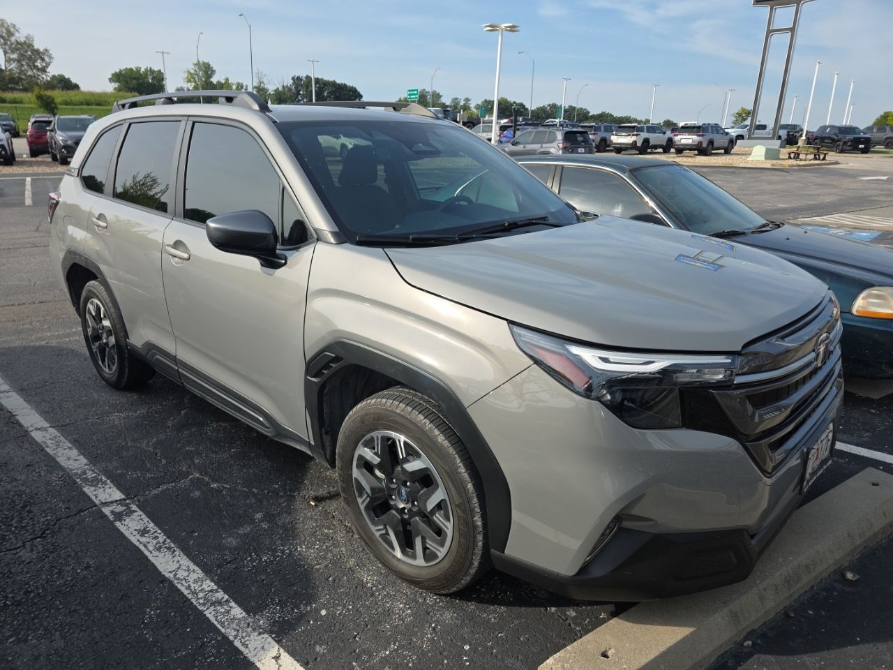 Used 2025 River Rock Pearl Subaru Premium image 3