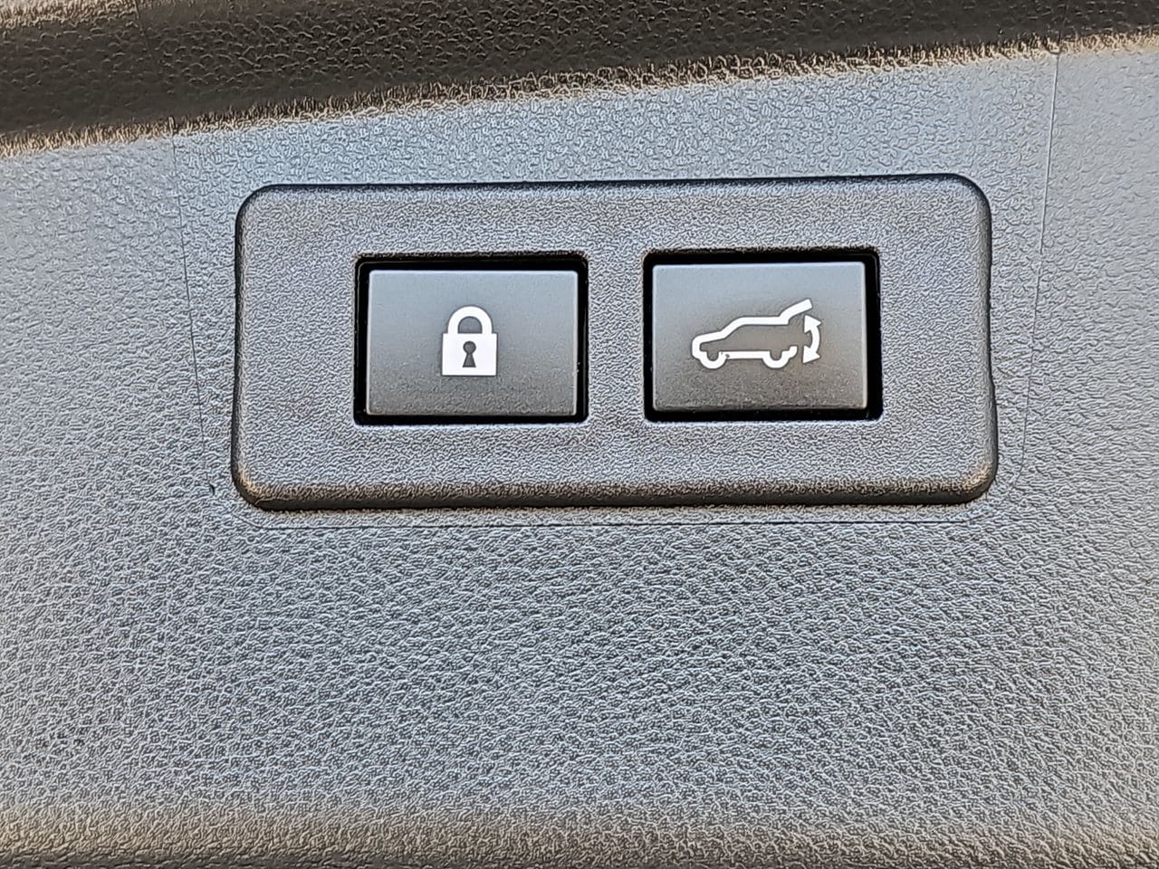 Used 2020 Green Metallic Subaru Limited image 16