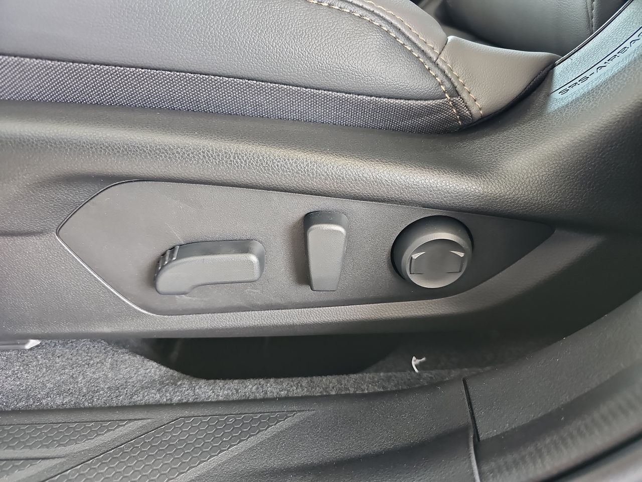 New 2026 Ice Silver Subaru Limited image 31