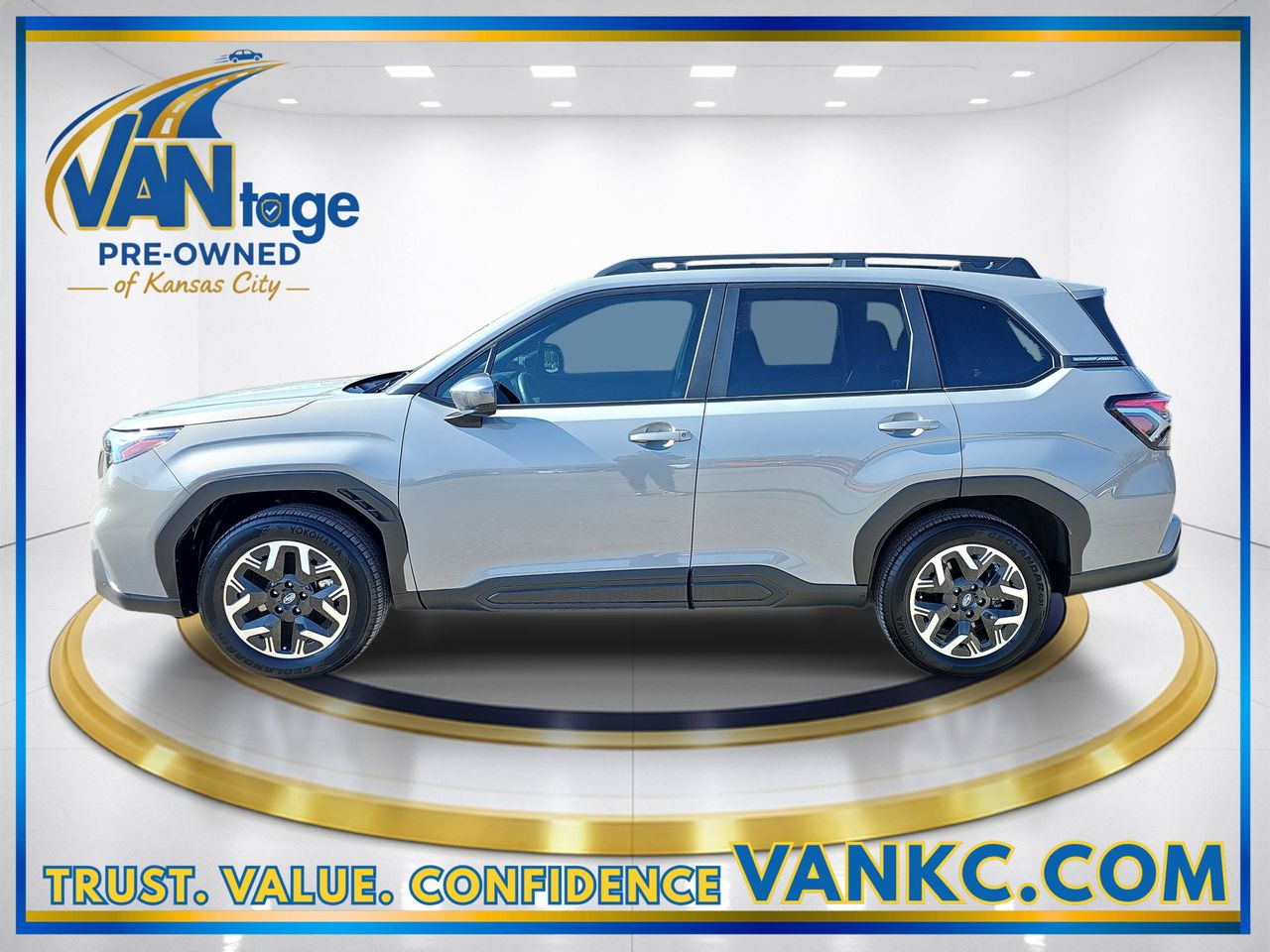 Used 2025 River Rock Pearl Subaru Premium image 10