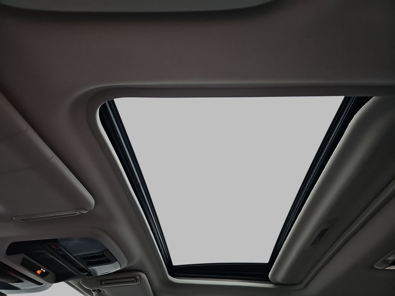 New 2026 Crystal White Pearl Subaru Premium image 30