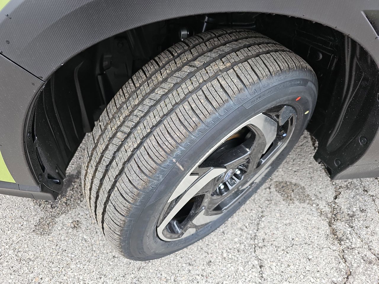 New 2026 Citron Yellow Pearl Subaru Limited Hybrid image 31