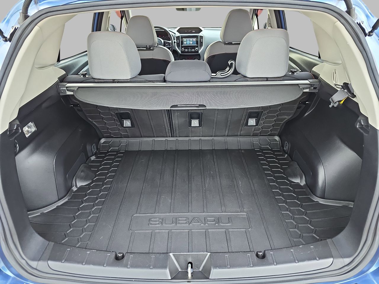 Used 2019 Quartz Blue Subaru 2.0i Premium image 15