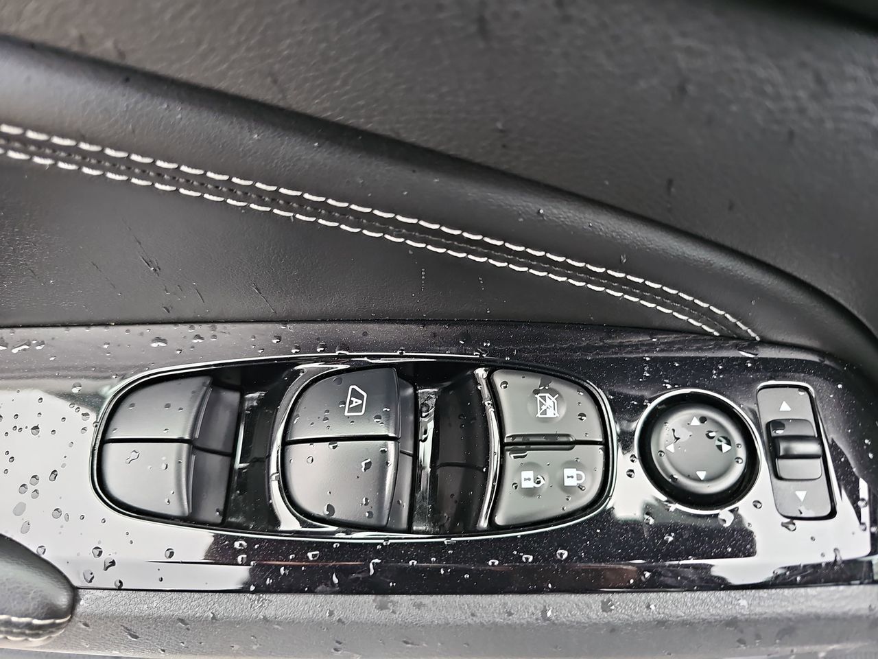 Used 2023 Super Black Clearcoat Nissan 2.5 SL image 32