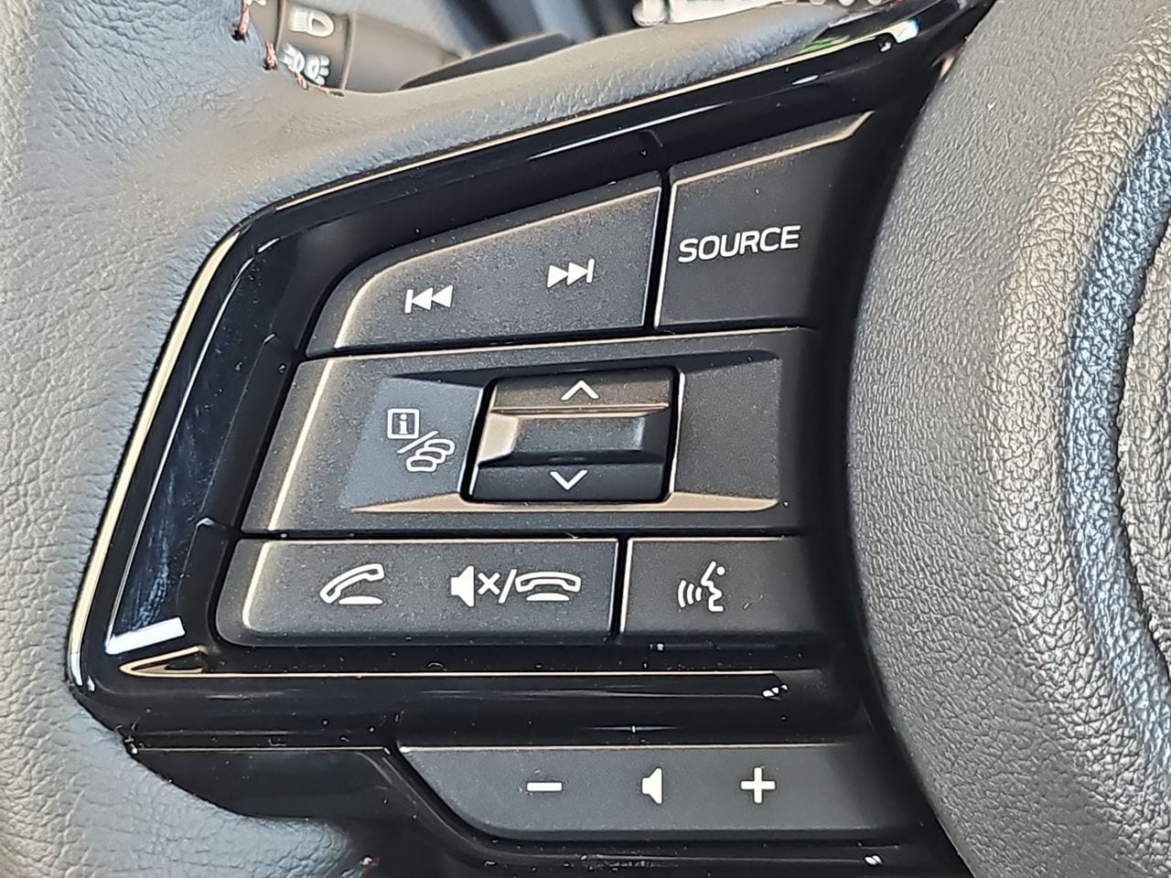 New 2026 Ice Silver/Crystal Black Silica Subaru Touring Hybrid image 17