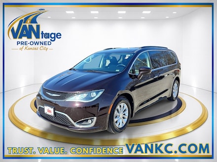 2017 Chrysler Pacifica Touring L Minivan/Van