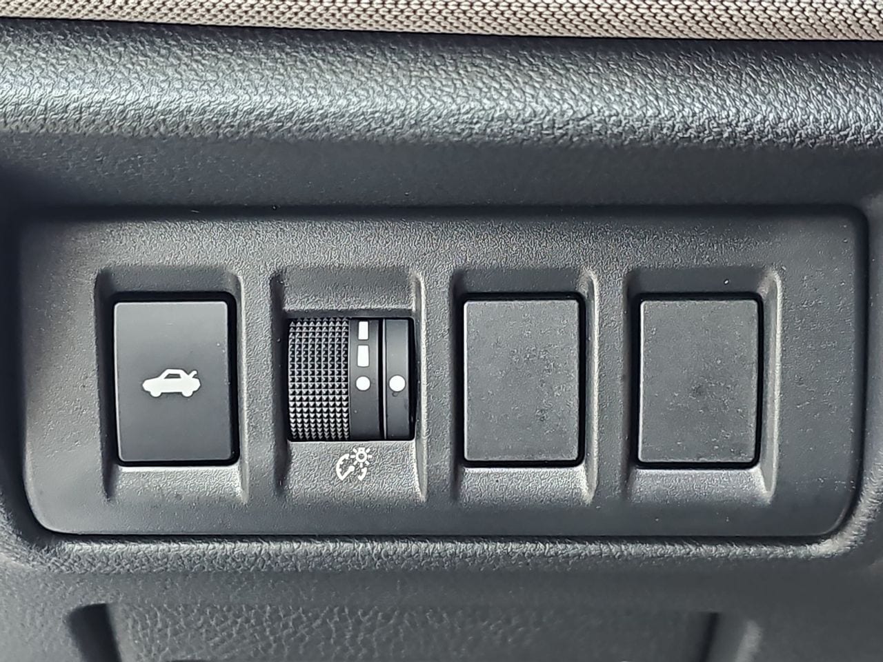 Used 2025 Crystal White Pearl Subaru Premium image 29