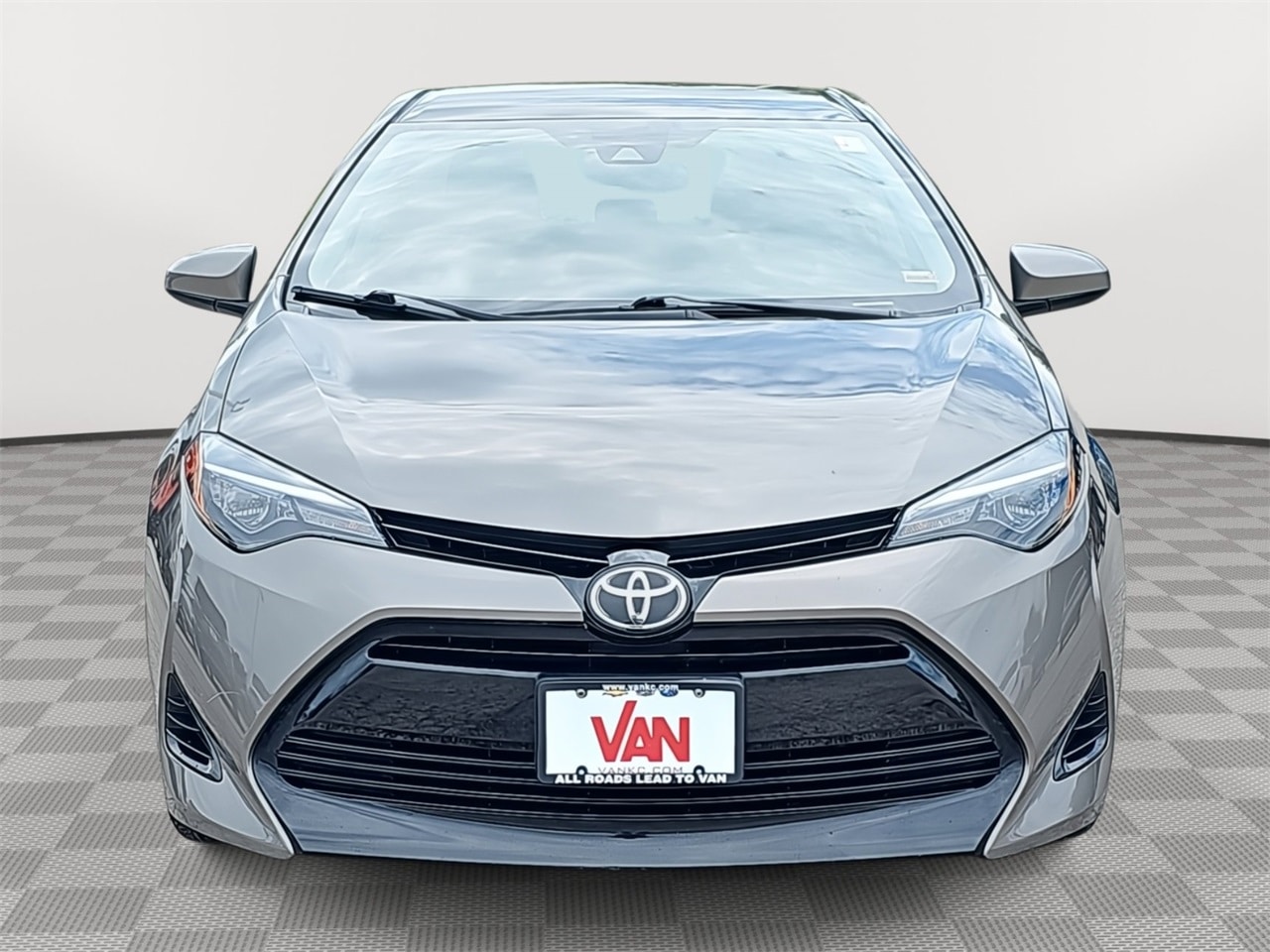 Used 2017 Toyota Corolla LE with VIN 5YFBURHE3HP679376 for sale in Kansas City, MO