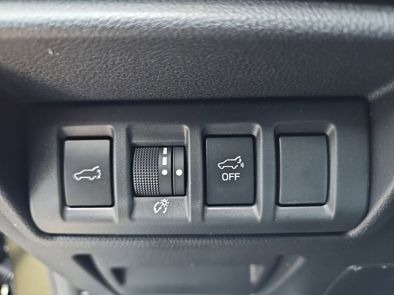 Certified Used 2025 Green Metallic Subaru Limited image 32