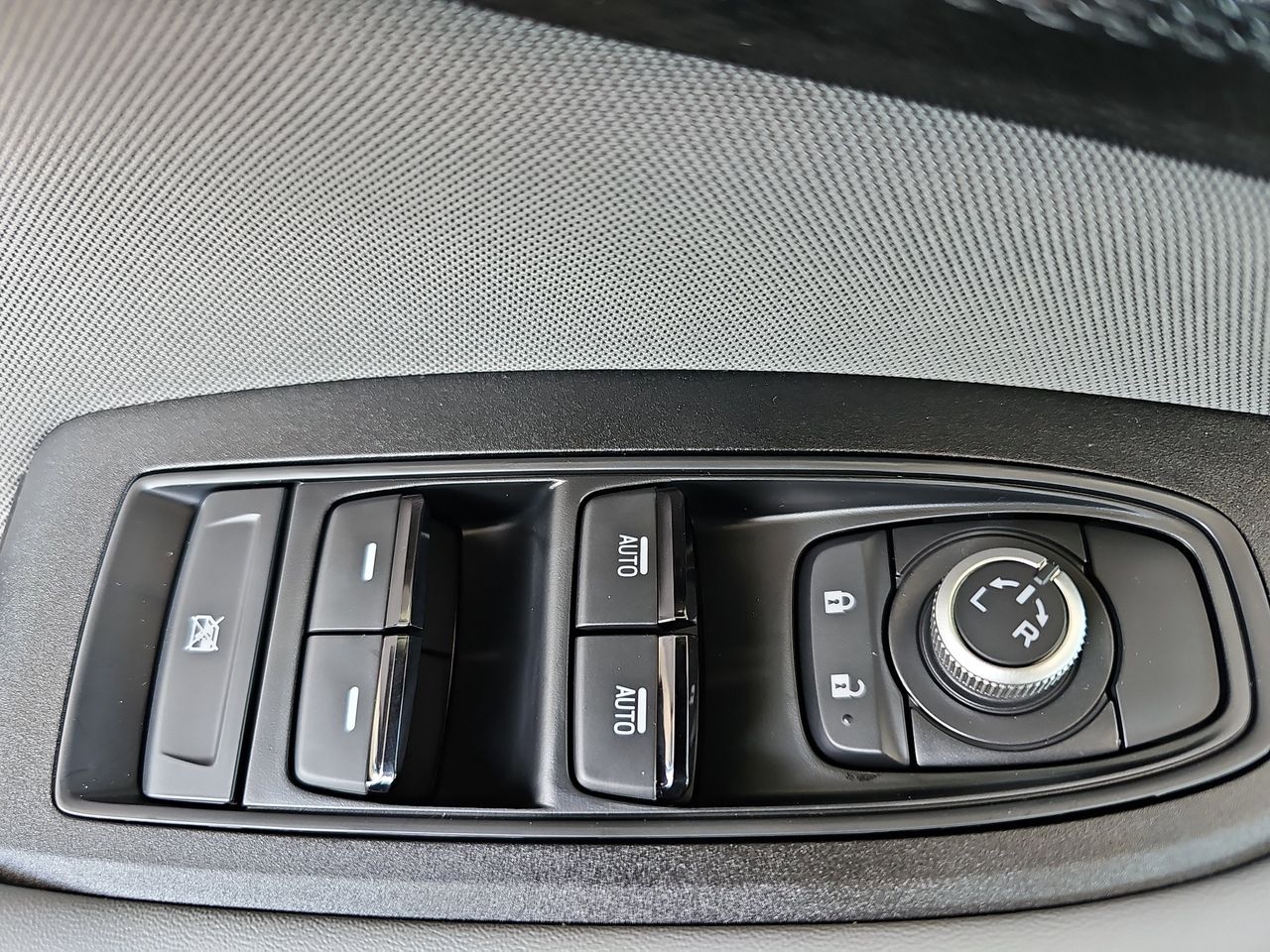 New 2025 Crystal White Pearl Subaru Premium image 26