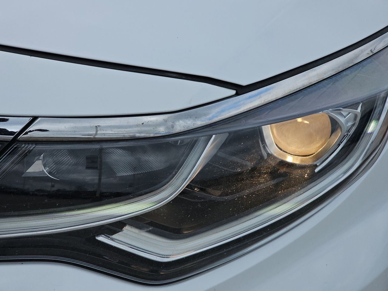 Used 2019 Snow White Pearl Kia LX image 34