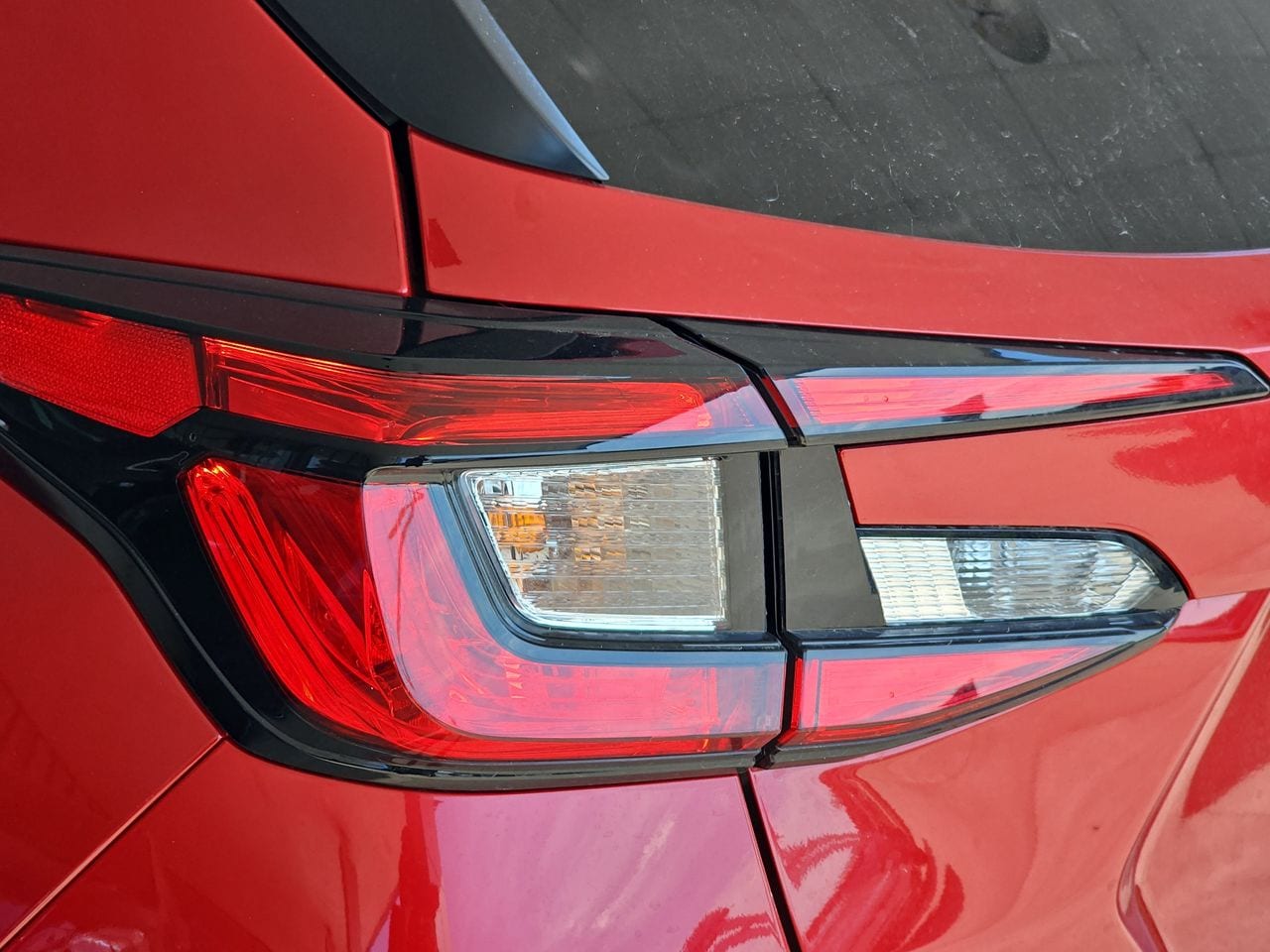 New 2026 Lithium Red Pearl Subaru Premium image 34