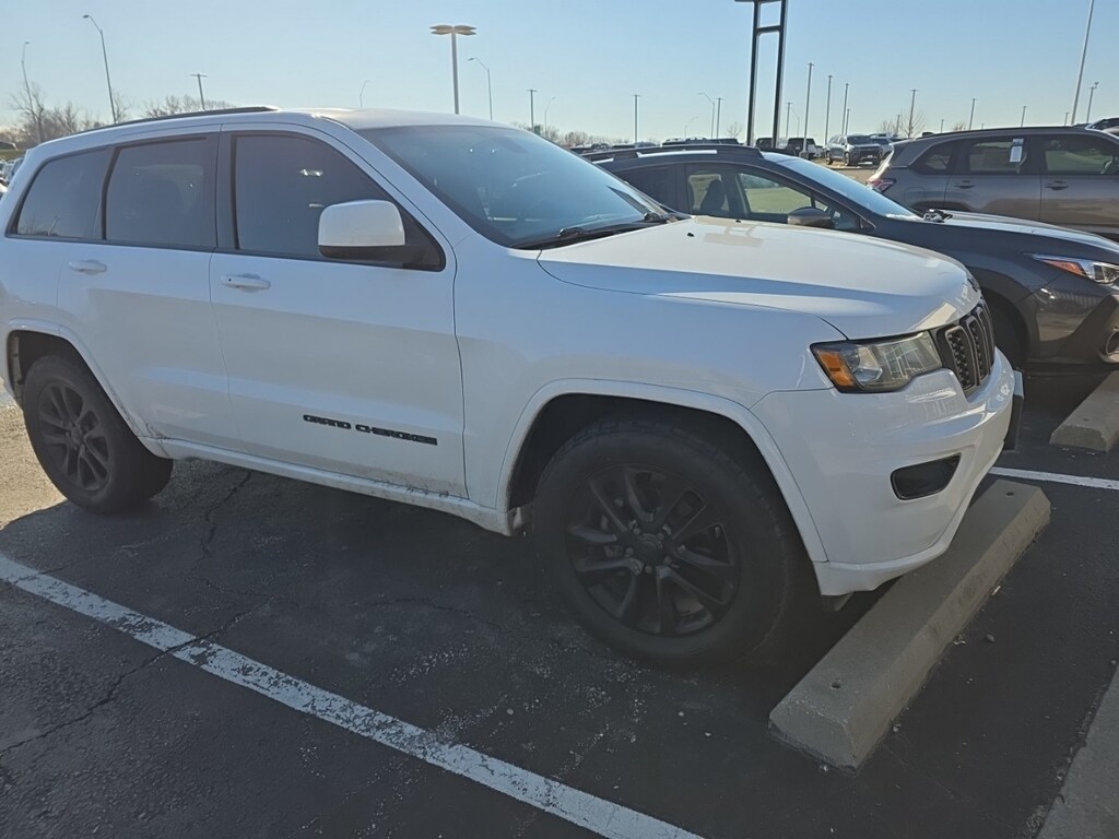 Used 2018 Jeep Grand Cherokee Altitude SUV