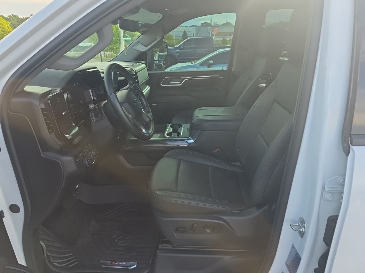 Used 2025 Summit White Chevrolet LTZ image 8