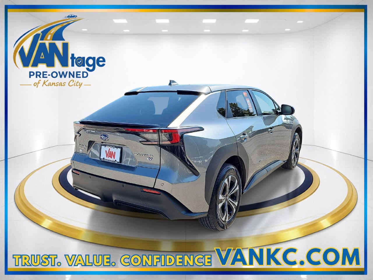 Certified Used 2023 Smoked Carbon Subaru Premium image 6