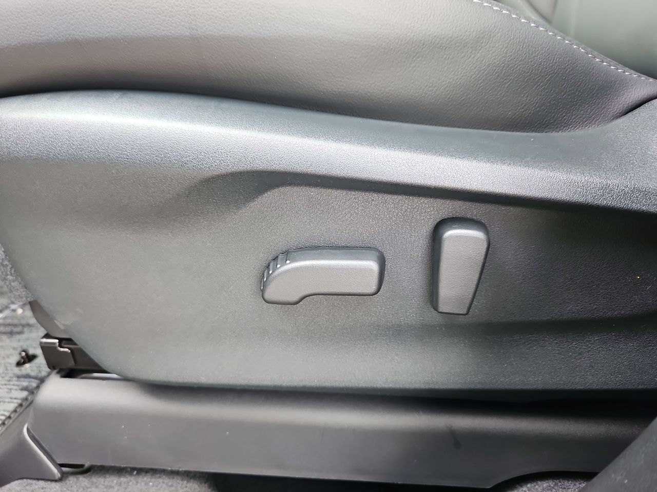 New 2026 Crystal White Pearl Subaru Premium 7-Passenger image 30