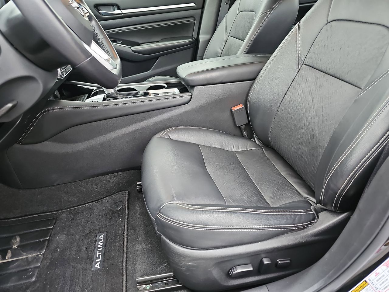 Used 2023 Super Black Clearcoat Nissan 2.5 SL image 18