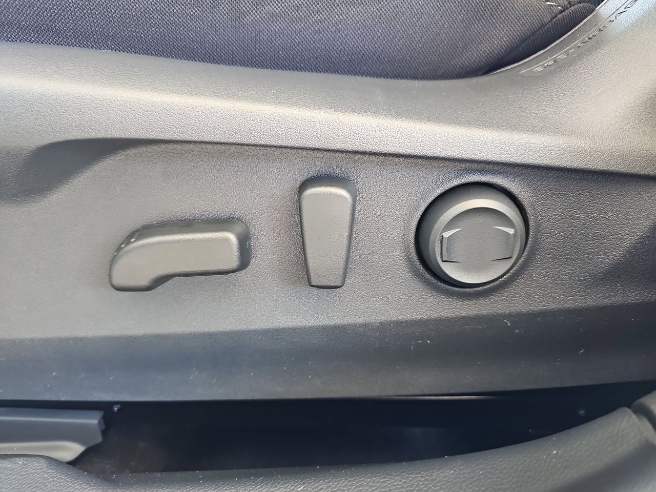 Certified Used 2025 Crystal White Pearl Subaru Premium image 33