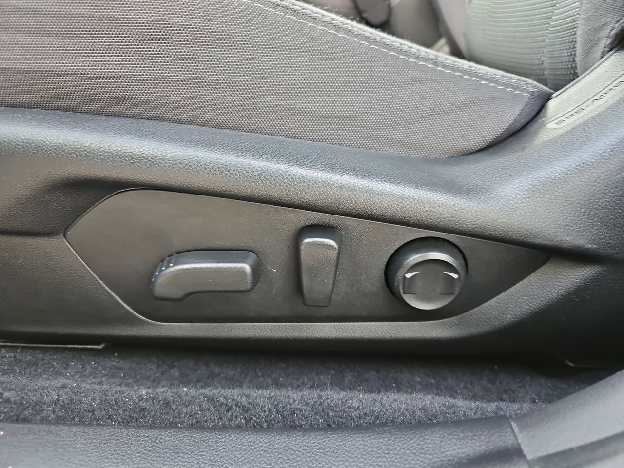 Certified Used 2024 Gray Metallic Subaru Premium image 33