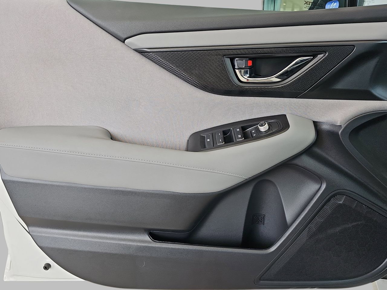 New 2025 Crystal White Pearl Subaru Premium image 25