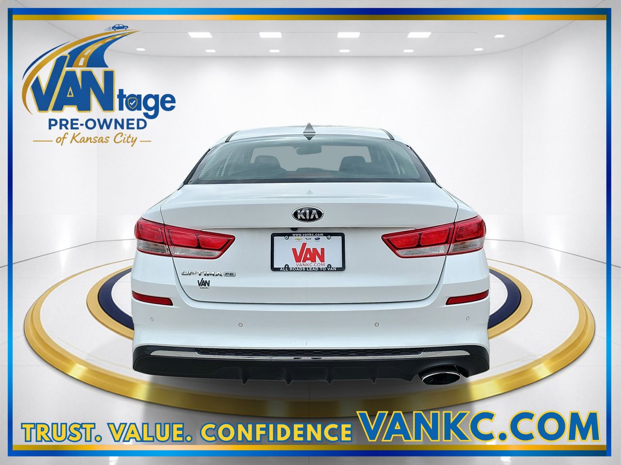 Used 2019 Snow White Pearl Kia LX image 7