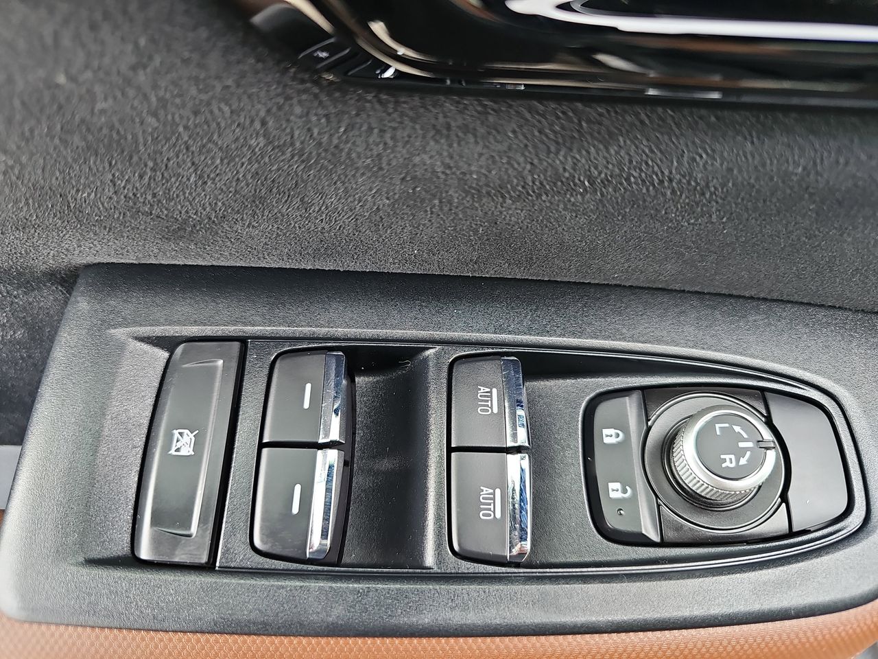 Used 2025 Crystal Black Silica Subaru Touring image 34