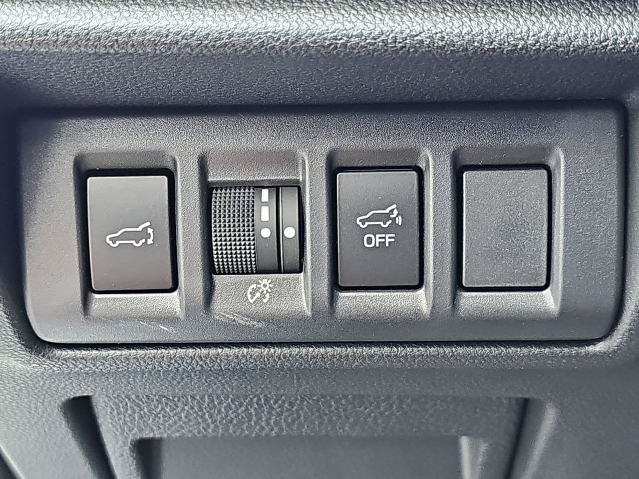 Certified Used 2025 Crystal White Subaru Limited image 32