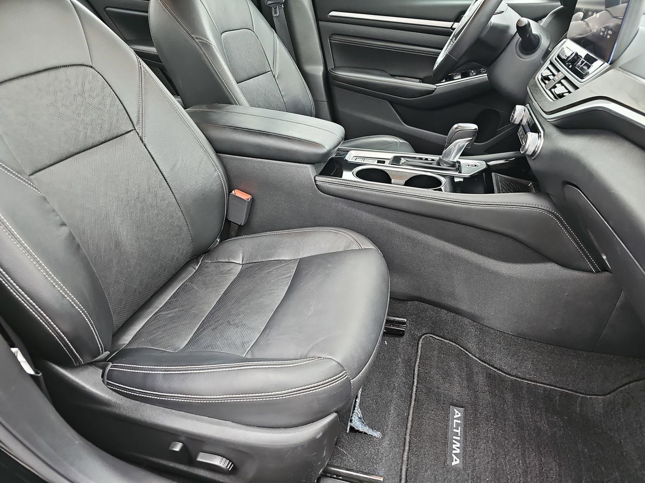 Used 2023 Super Black Clearcoat Nissan 2.5 SL image 13