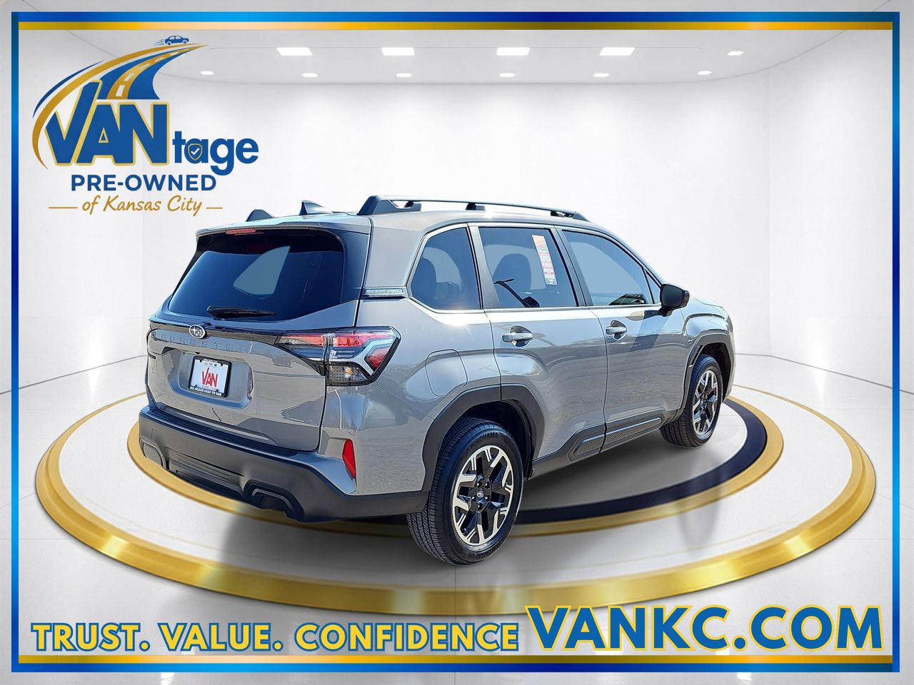 Used 2025 River Rock Pearl Subaru Premium image 6