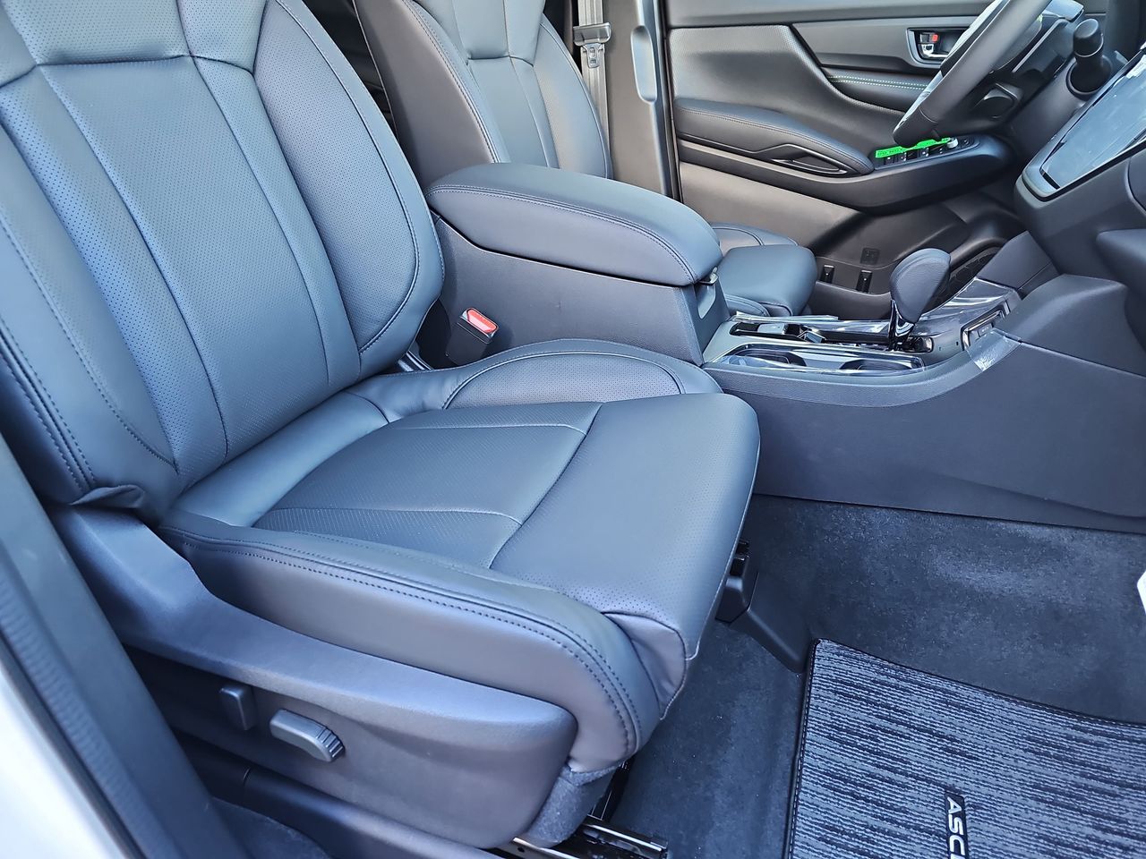 New 2026 Crystal White Pearl Subaru Onyx Edition Touring 7-Passenger image 10