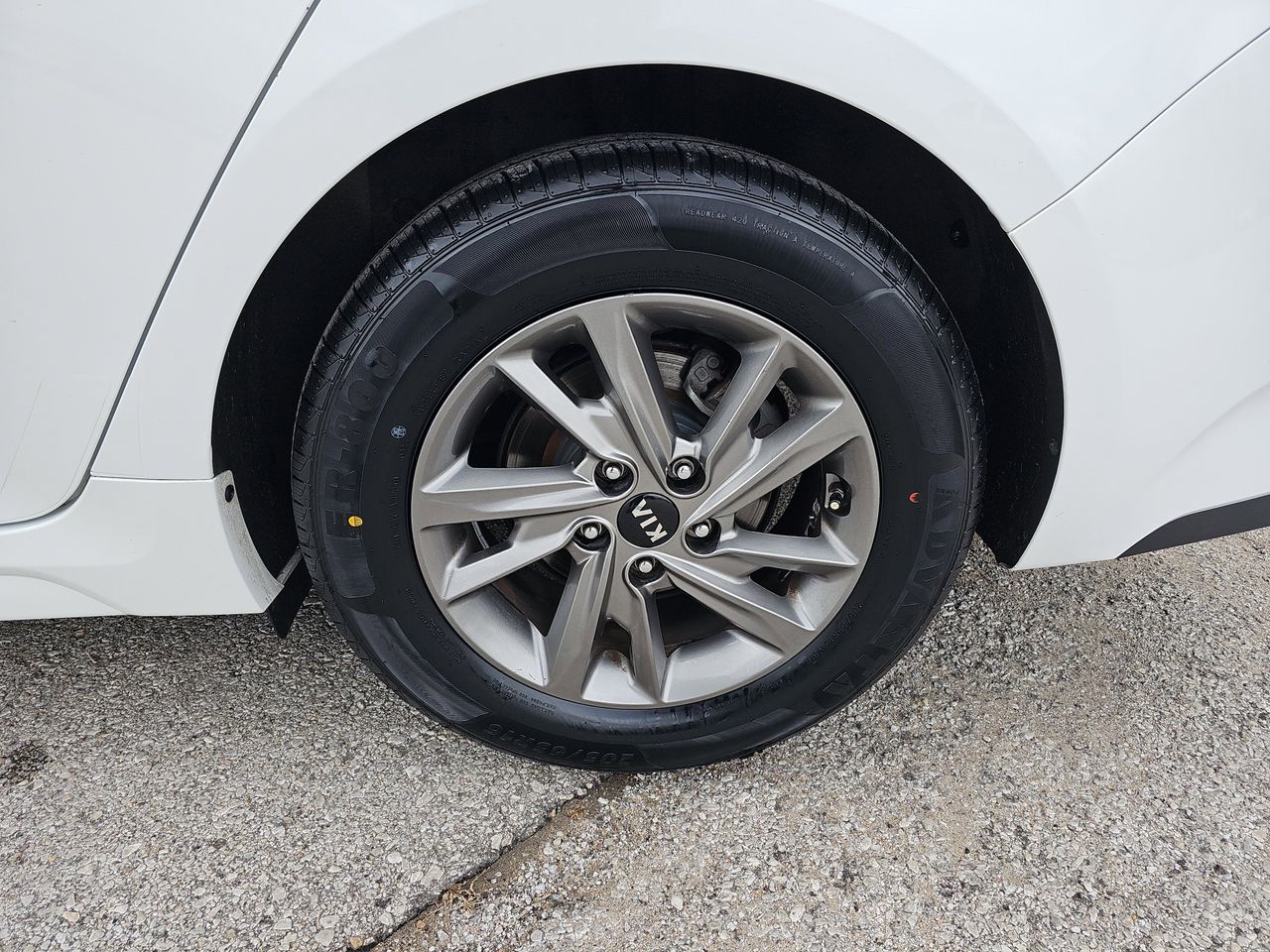 Used 2019 Snow White Pearl Kia LX image 36