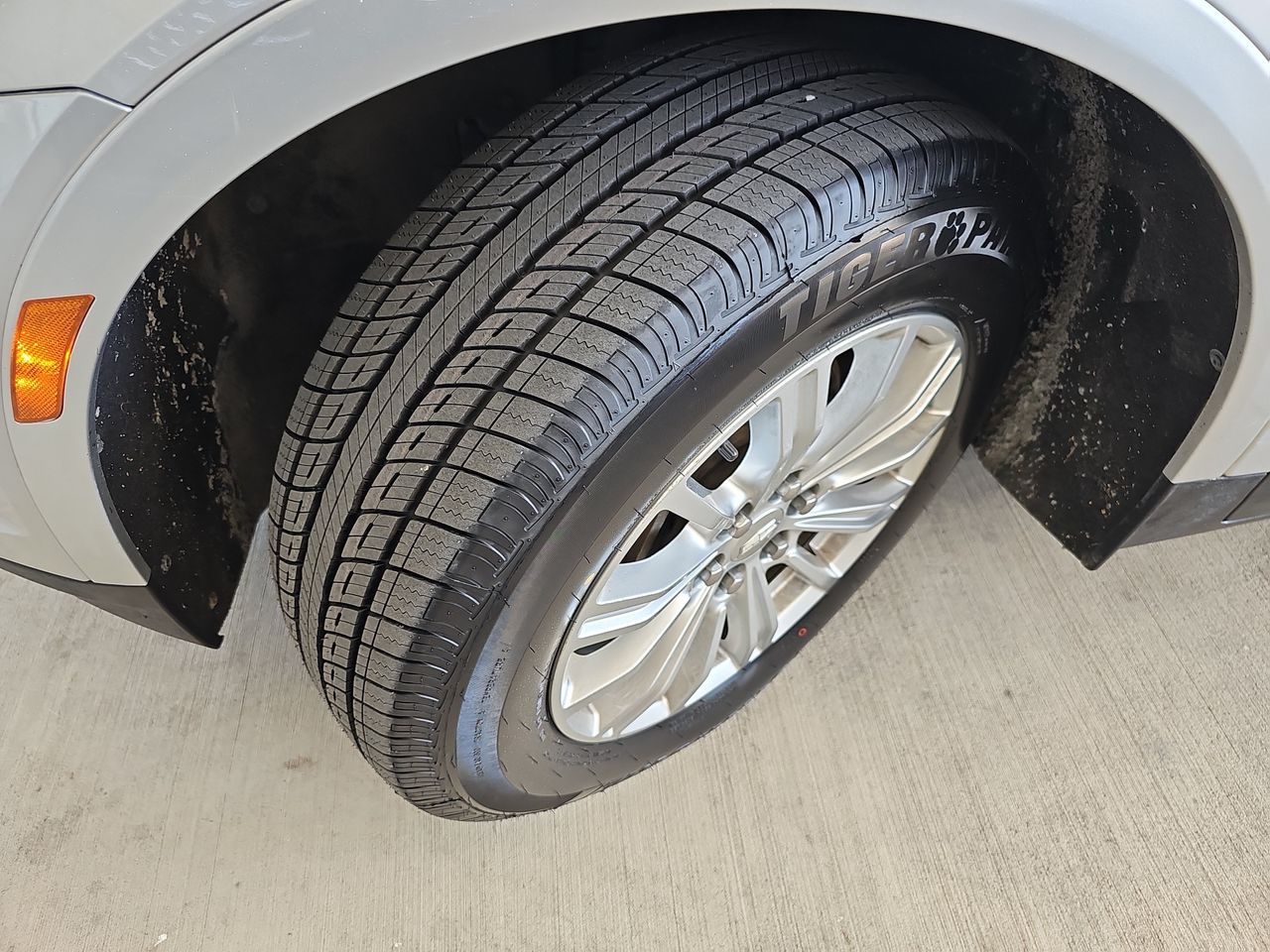 Used 2017 Radiant Silver Metallic Cadillac Base image 32