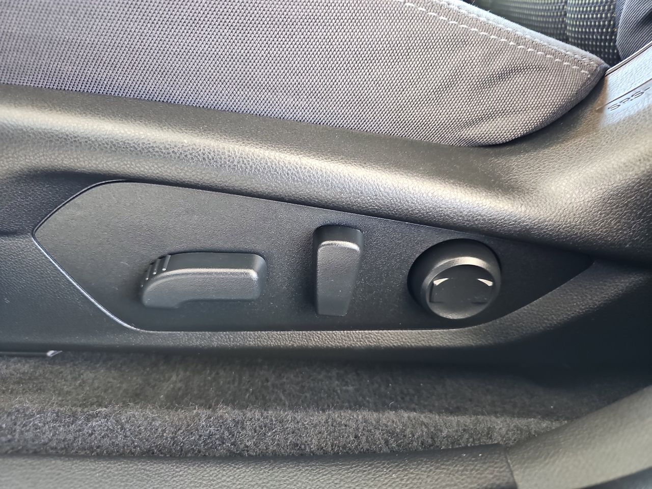 Used 2024 Gray Metallic Subaru Premium image 33