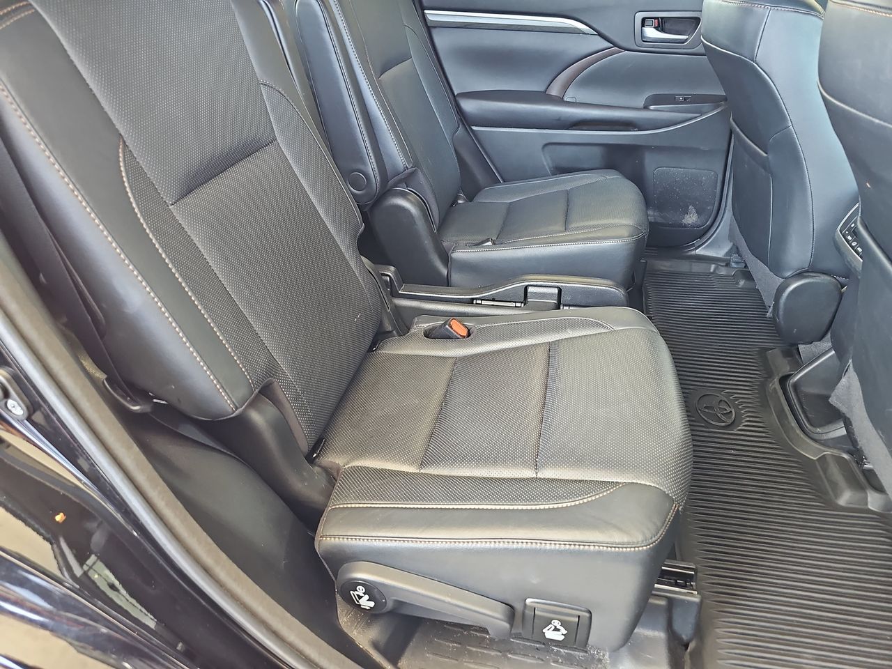 Used 2018 Midnight Black Metallic Toyota Limited image 19