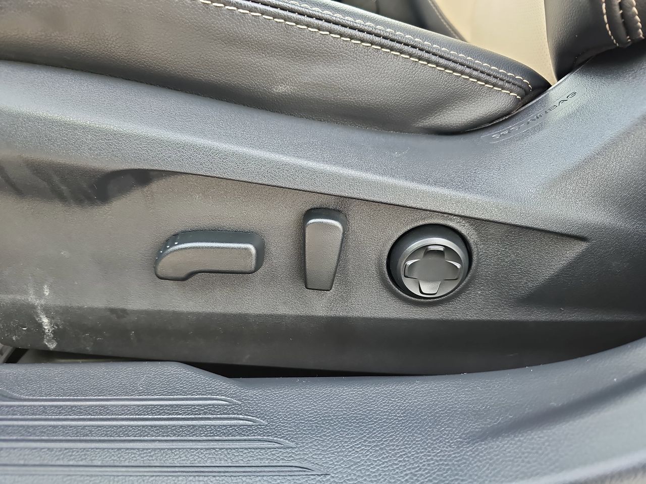 Certified Used 2023 Crystal White Pearl Subaru Limited image 35