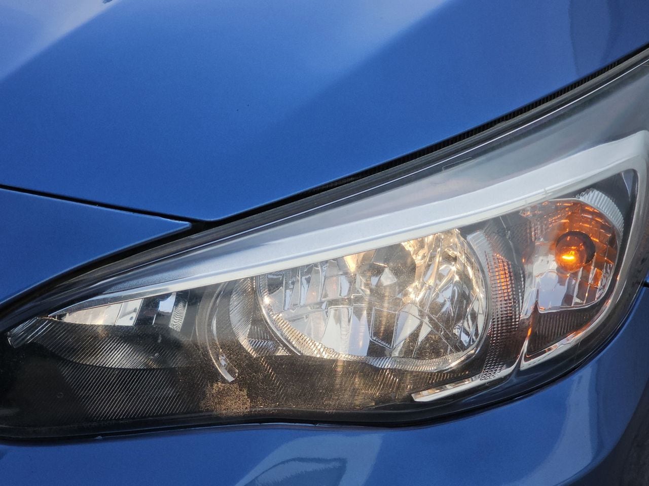 Used 2019 Quartz Blue Subaru 2.0i Premium image 35