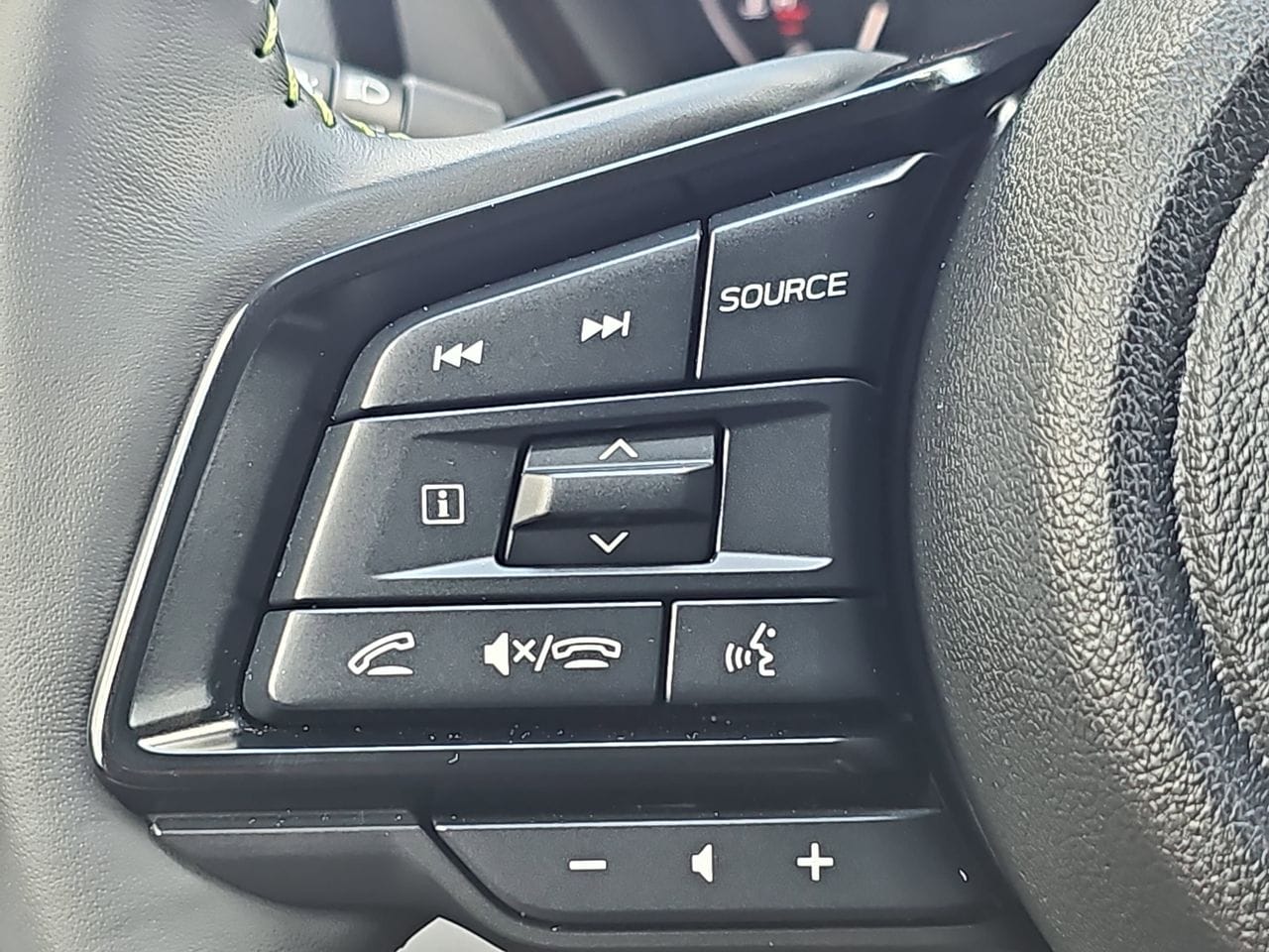 Certified Used 2025 Green Metallic Subaru Onyx Edition Touring image 19