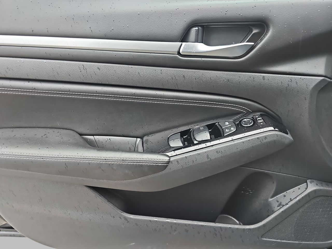 Used 2023 Super Black Clearcoat Nissan 2.5 SL image 31