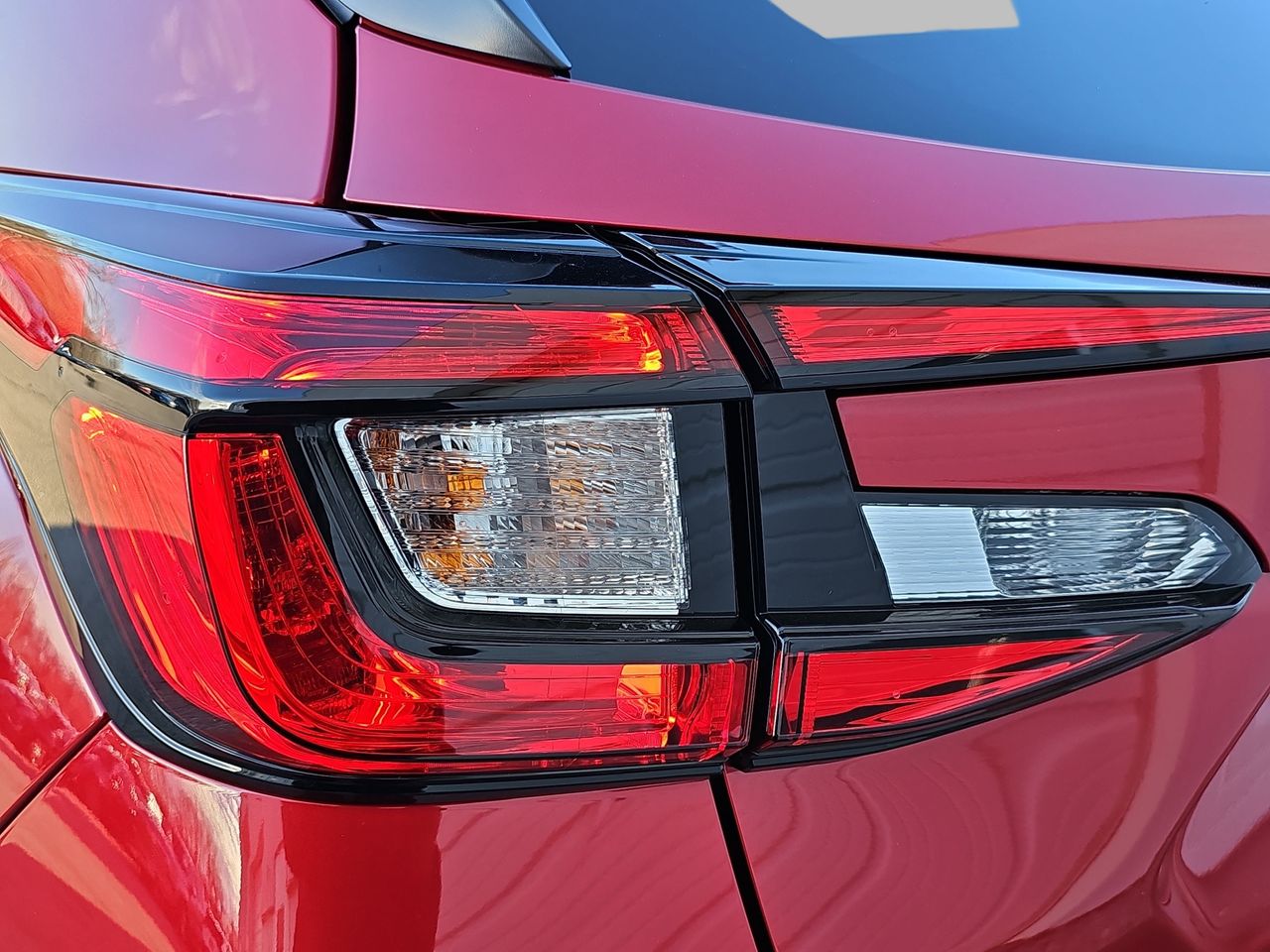 New 2026 Lithium Red Pearl Subaru Premium image 35