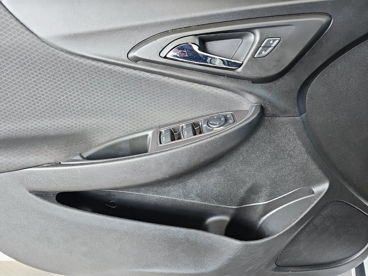 Used 2019 Summit White Chevrolet LT image 30