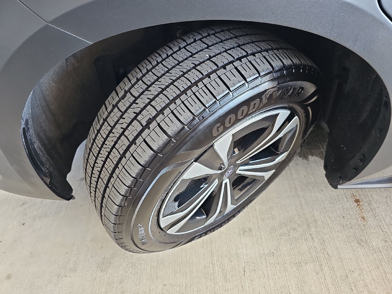 Certified Used 2023 Smoked Carbon Subaru Premium image 38
