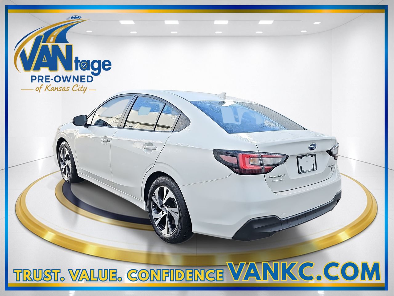 Used 2025 Crystal White Pearl Subaru Premium image 9