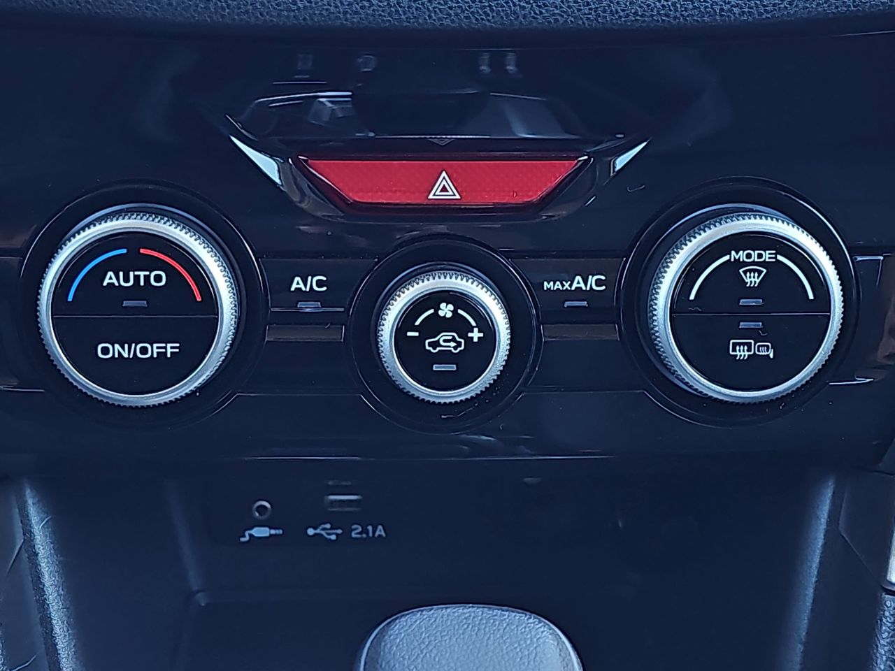 Certified Used 2023 Ice Silver Metallic Subaru Premium image 27