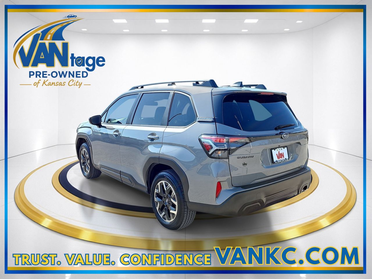 Used 2025 River Rock Pearl Subaru Premium image 9