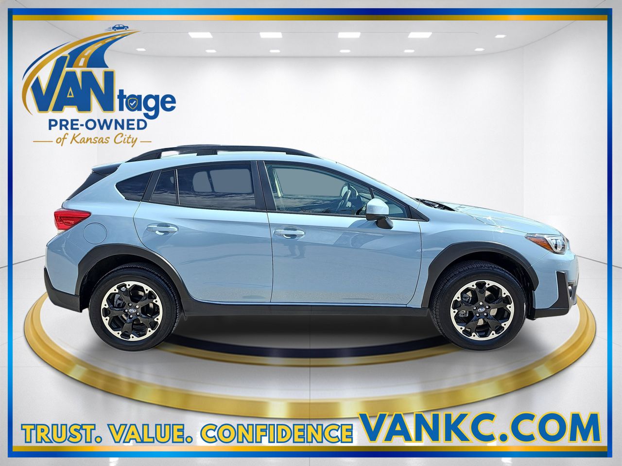 Used 2023 Cool-Gray Khaki Subaru Premium image 5